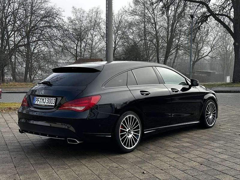 Gebraucht Mercedes CLA180 122 PS (89 kW) 2015 Schwarz Limousine