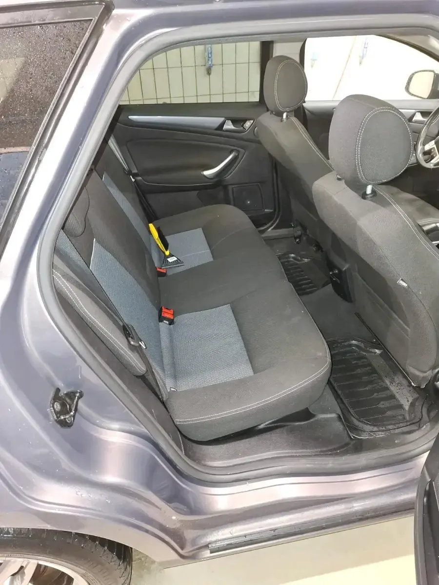Gebraucht Ford Mondeo 115 PS (84 kW) 2011 Grau Kombi