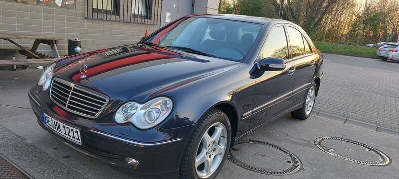 Tansanitblau metalliclack Gebraucht 2002 Mercedes C200 Limousine | 3.500 € (Etwas zu teuer) - Bild 1/4