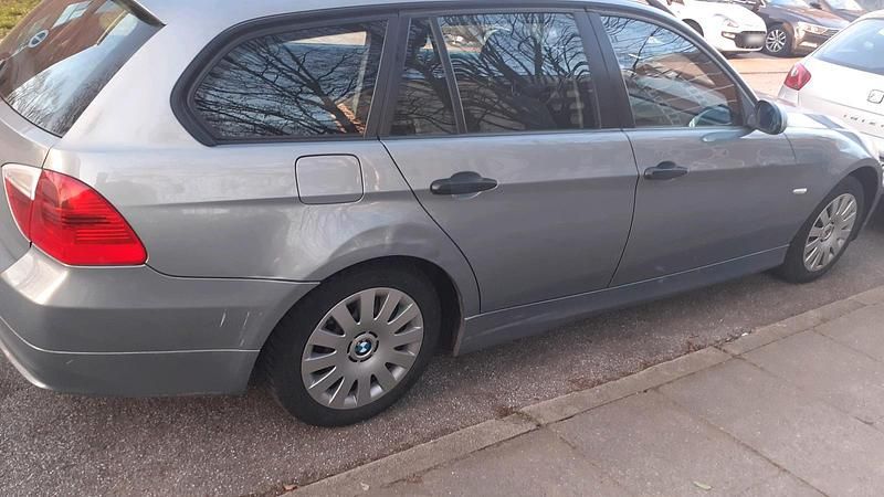 Gebraucht BMW 320 163 PS (119 kW) 2005 Grau Kombi