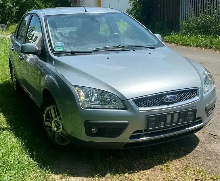 Gebraucht Ford Focus Ghia 116 PS (85 kW) 2005 Silber Limousine