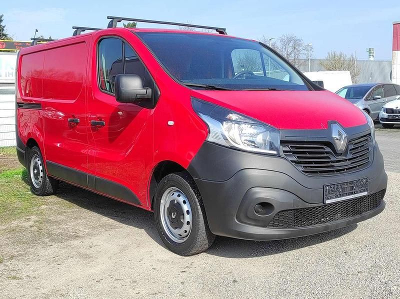 Gebraucht Renault Trafic 95 PS (69 kW) 2017 Volcano red Van / Kleinbus