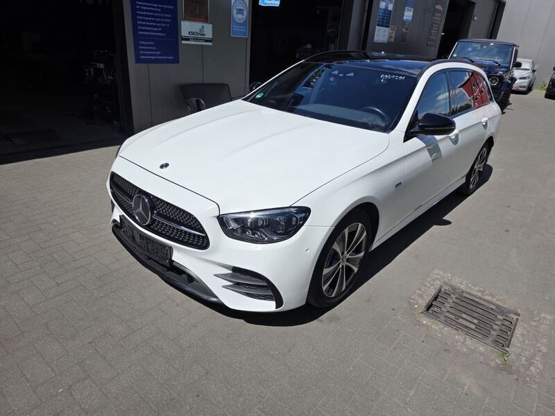 Weiß Gebraucht 2020 Mercedes E300 AMG line Kombi | 28.150 € (Fairer Preis) - Bild 1/4