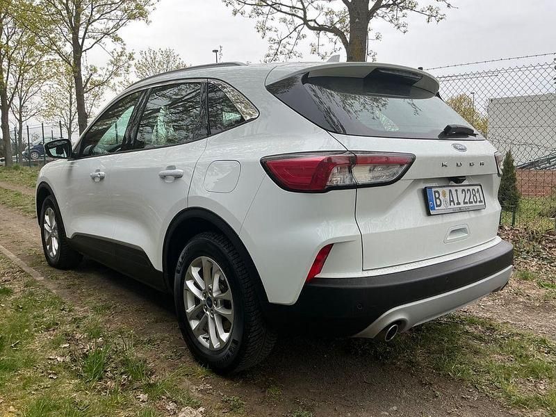 Gebraucht Ford Kuga Titanium 120 PS (88 kW) 2021 Weiß SUV