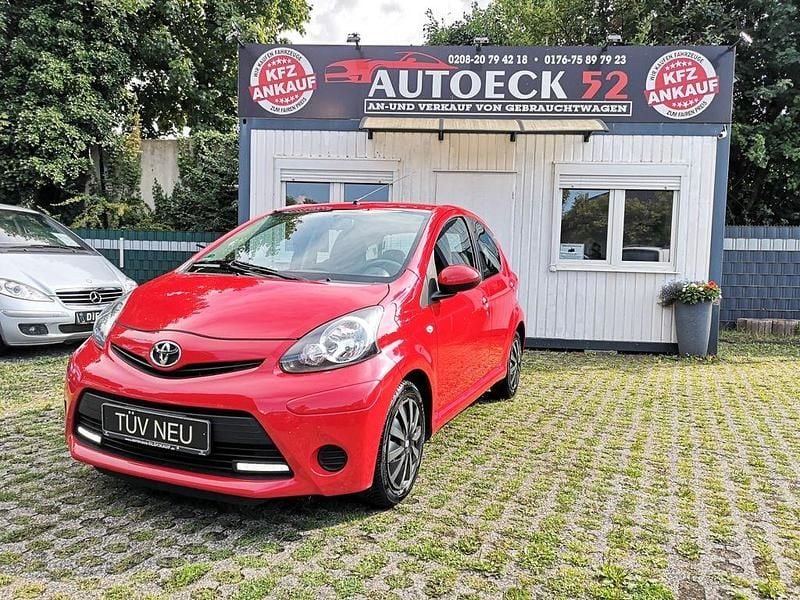 Rot Gebraucht 2014 Toyota Aygo Cool Kleinwagen | 3.499 € (Guter Preis) - Bild 1/4