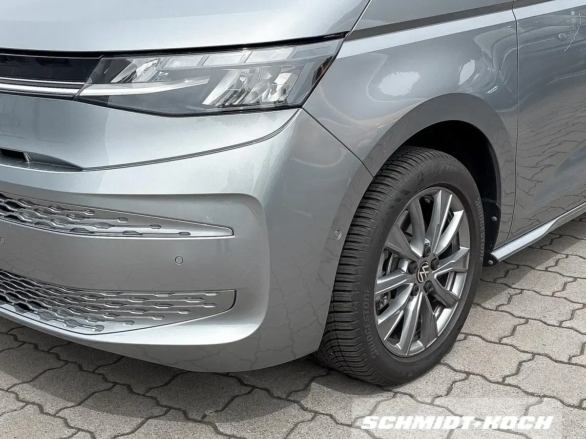 Gebraucht VW Multivan Life 245 PS (180 kW) 2025 Monosilber (silber) Van / Kleinbus