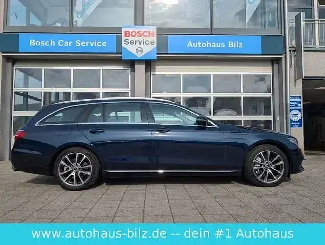 Gebraucht Mercedes E350 Avantgarde 258 PS (189 kW) 2017 Blau Limousine