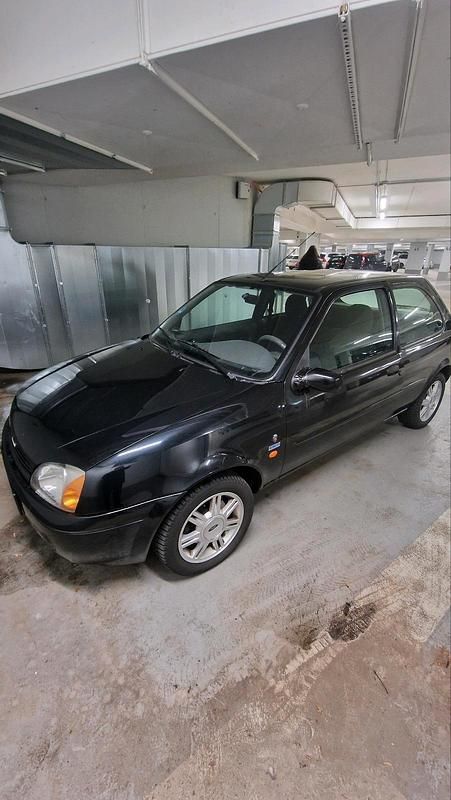 Schwarz Gebraucht 2000 Ford Fiesta Kleinwagen | 950 € (Fairer Preis) - Bild 1/4