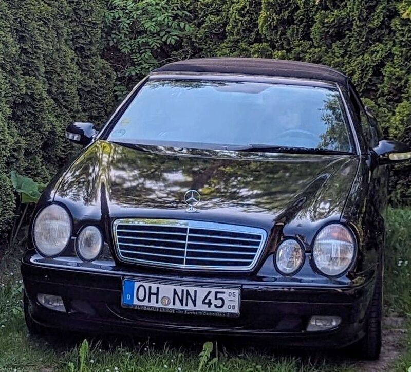 Schwarz Gebraucht 2003 Mercedes CLK200 Avantgarde Cabrio | 7.000 € (Teuer) - Bild 1/2