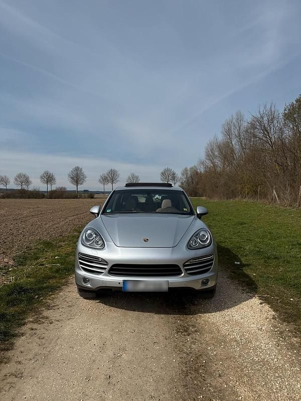 Second-hand Porsche Cayenne 245 CP (180 kW) 2012 Argintiu SUV