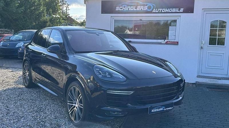 Tiefschwarz Gebraucht 2015 Porsche Cayenne Turbo SUV | 34.900 € (Fairer Preis) - Bild 1/4