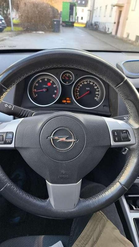 Gebraucht Opel Astra Edition 116 PS (85 kW) 2009 Limousine