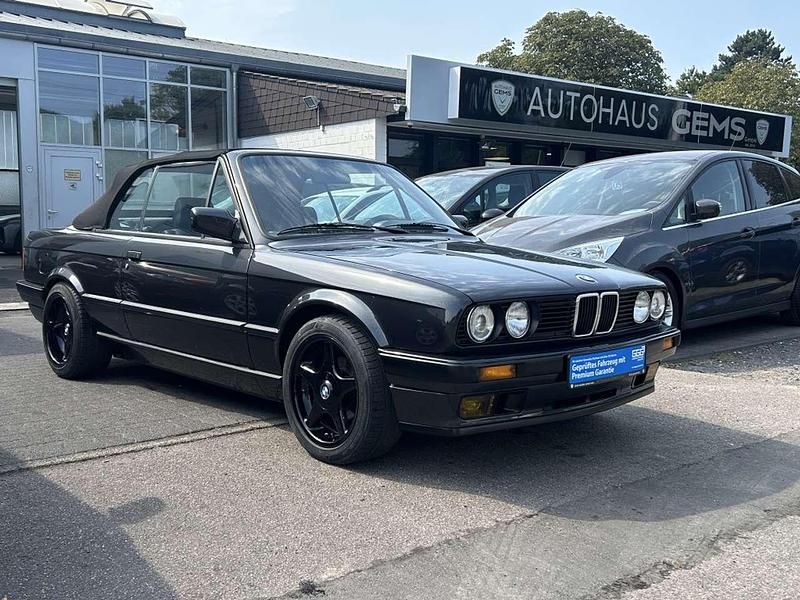 Diamantschwarz metallic Gebraucht 1990 BMW 325 Cabriolet Performance Cabrio | 29.900 € - Bild 1/4