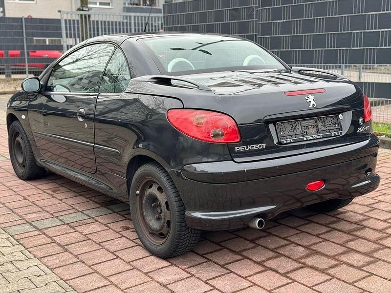 Gebraucht Peugeot 206 CC Platinum 109 PS (80 kW) 2004 Obsidien/metallic Cabrio