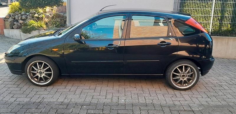 Usata Ford Focus 100 CV (73 kW) 2003 Nero Utilitaria