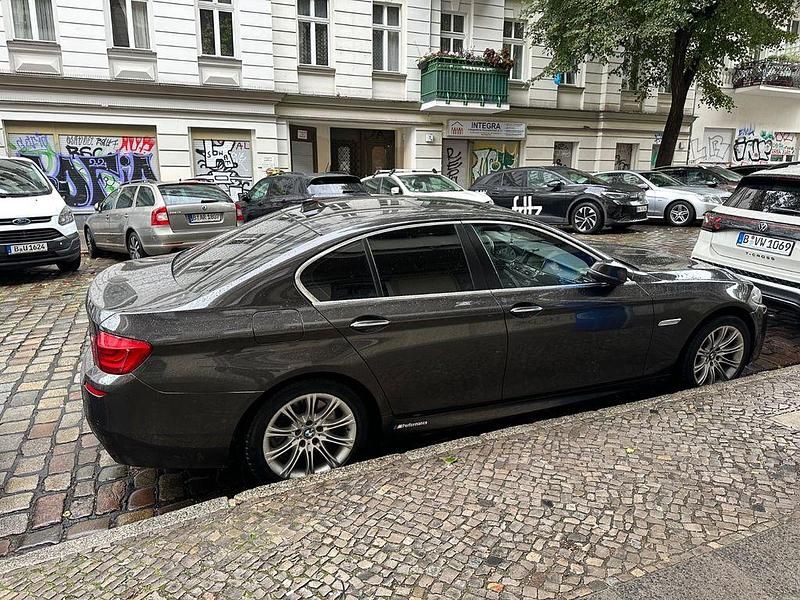 Second-hand BMW 525 218 CP (160 kW) 2013 Maro Berlinǎ