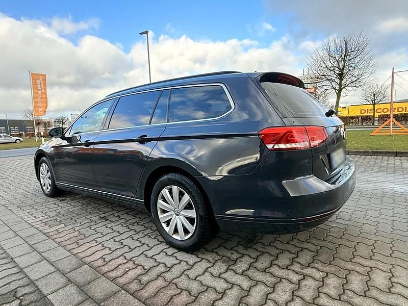 Gebraucht VW Passat Comfortline 150 PS (110 kW) 2018 Grau Kombi