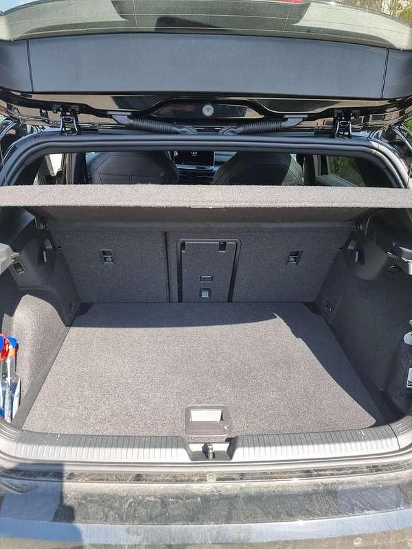 Gebraucht VW Golf VIII R-line 150 PS (110 kW) 2025 Schwarz Limousine