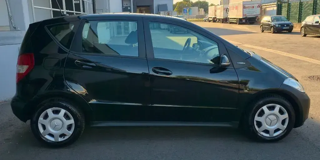 Gebraucht Mercedes A180 116 PS (85 kW) 2011 Schwarz Kleinwagen