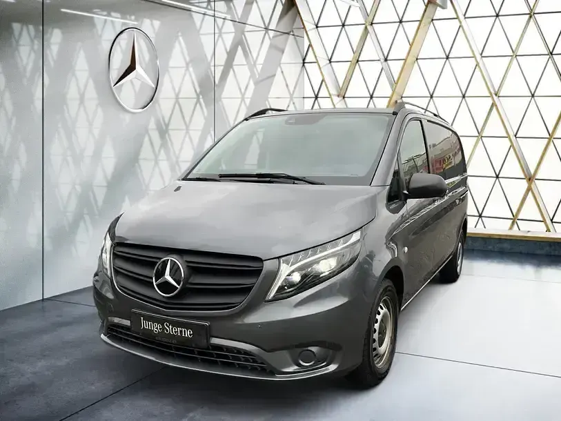 Gebraucht Mercedes Vito 163 PS (119 kW) 2023 Grau Van