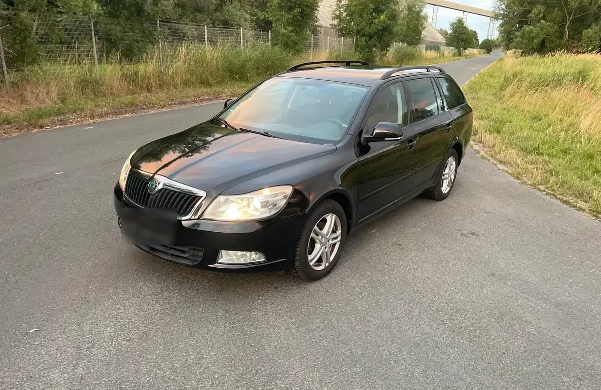 Gebraucht Skoda Octavia 122 PS (89 kW) 2010 Schwarz Kombi