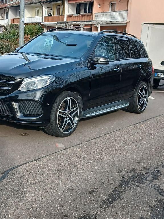 Schwarz Gebraucht 2019 Mercedes GLE350 SUV | 22.900 € - Bild 1/4