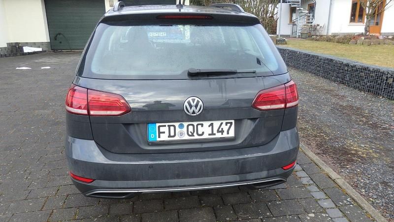 Gebraucht VW Golf VII 116 PS (85 kW) 2019 Grau Kombi