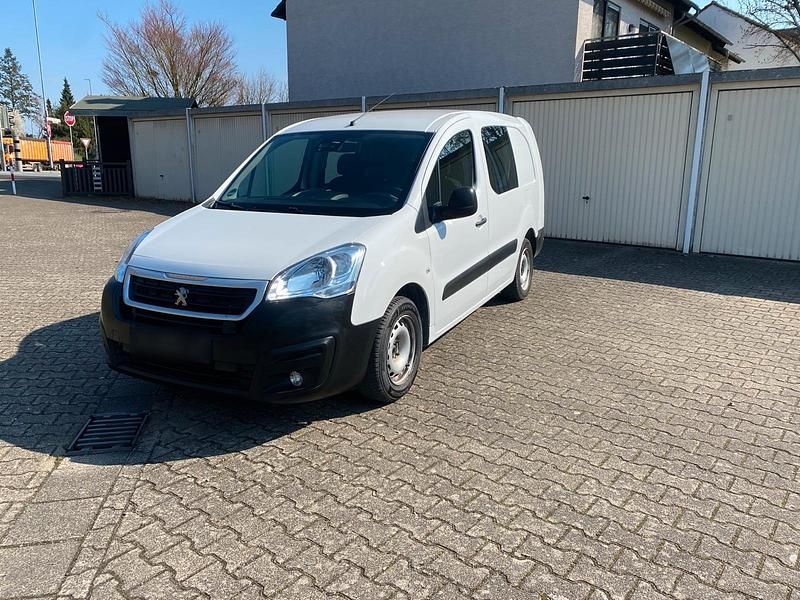 Gebraucht Peugeot Partner 100 PS (73 kW) 2019 Weiß Van / Kleinbus