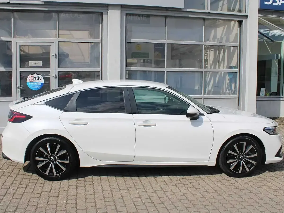 Gebraucht Honda Civic Elegance 143 PS (105 kW) 2023 Platinum white p