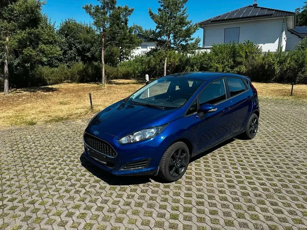 Gebraucht Ford Fiesta Trend 82 PS (60 kW) 2016 Blau Kleinwagen