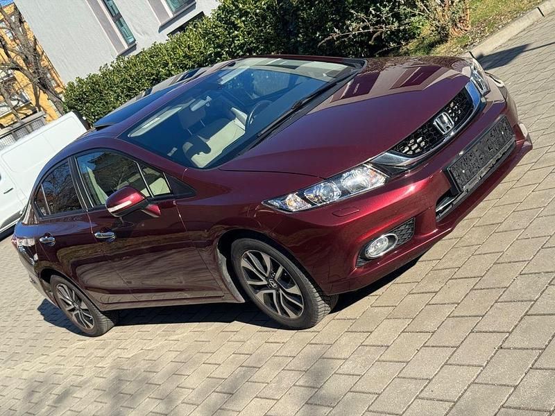 Gebraucht Honda Civic Executive 142 PS (104 kW) 2016 Rot Limousine
