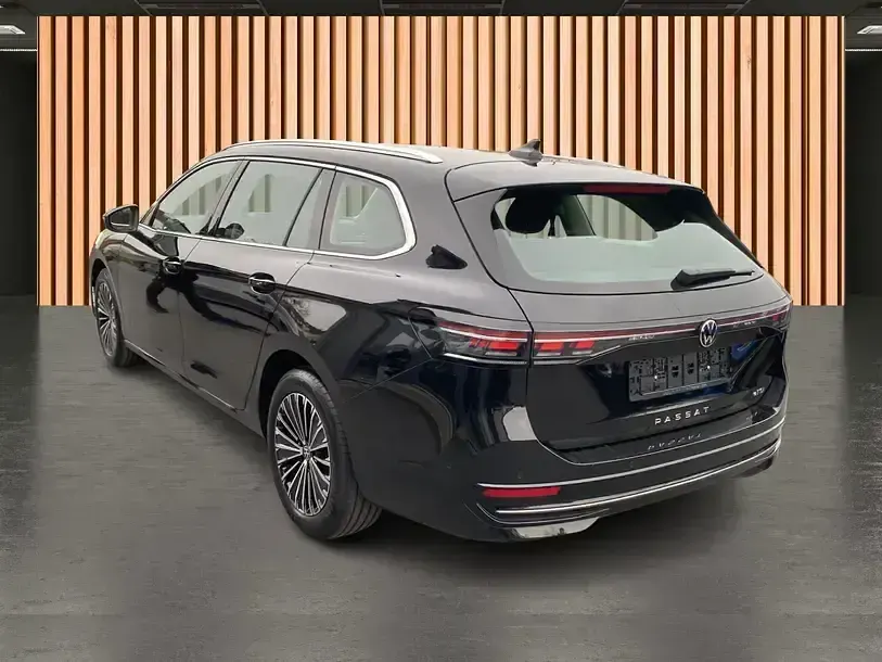 Gebraucht VW Passat Elegance 150 PS (110 kW) 2025 Schwarz Kombi