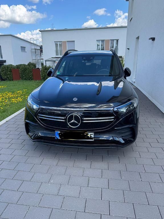 Schwarz Gebraucht 2022 Mercedes EQB300 SUV | 33.250 € (Etwas zu teuer) - Bild 1/4