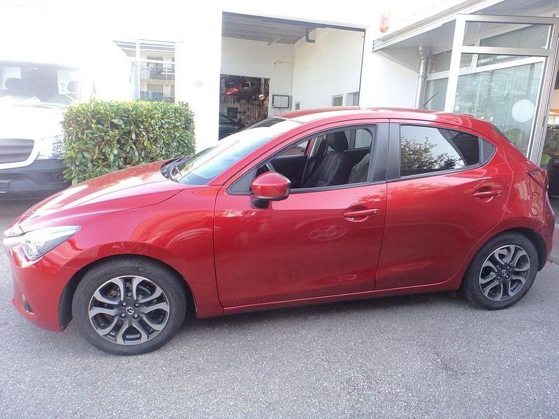 Gebraucht Mazda 2 Sports-Line 90 PS (66 kW) 2015 Rot Limousine