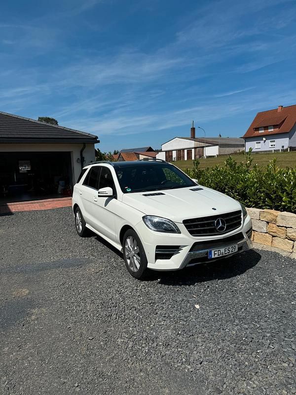 Weiß Gebraucht 2012 Mercedes ML350 SUV | 16.000 € - Bild 1/4