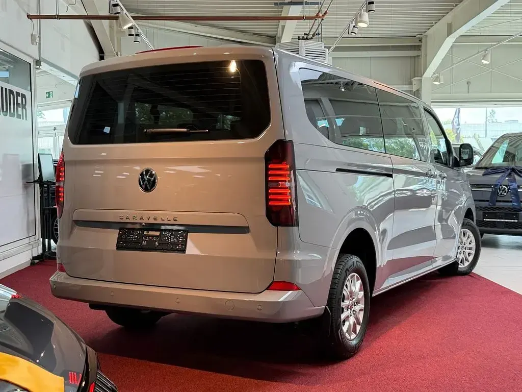 Gebraucht VW Caravelle 150 PS (110 kW) 2025 Grau Van
