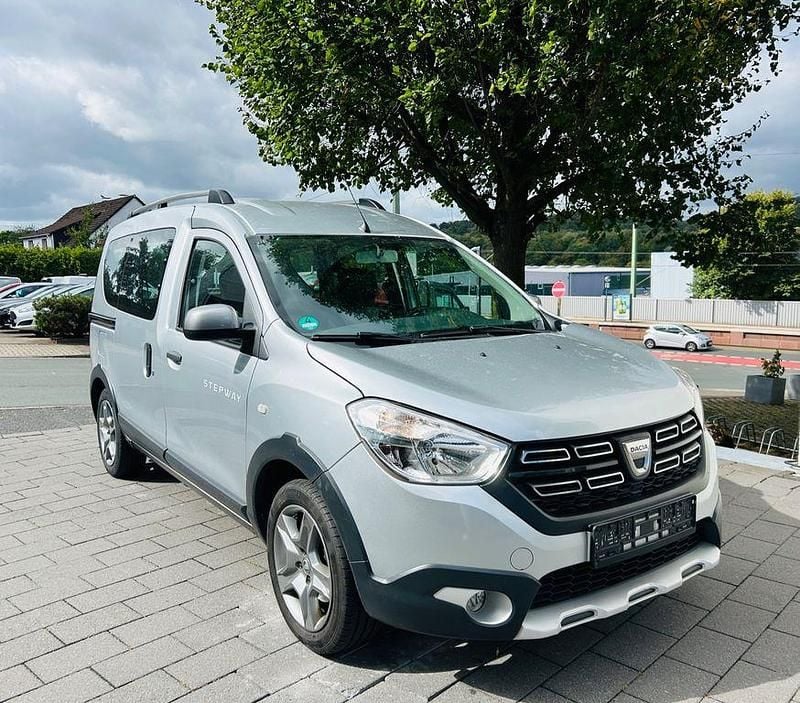 Silber Gebraucht 2020 Dacia Dokker Stepway Van | 11.900 € (Guter Preis) - Bild 1/4
