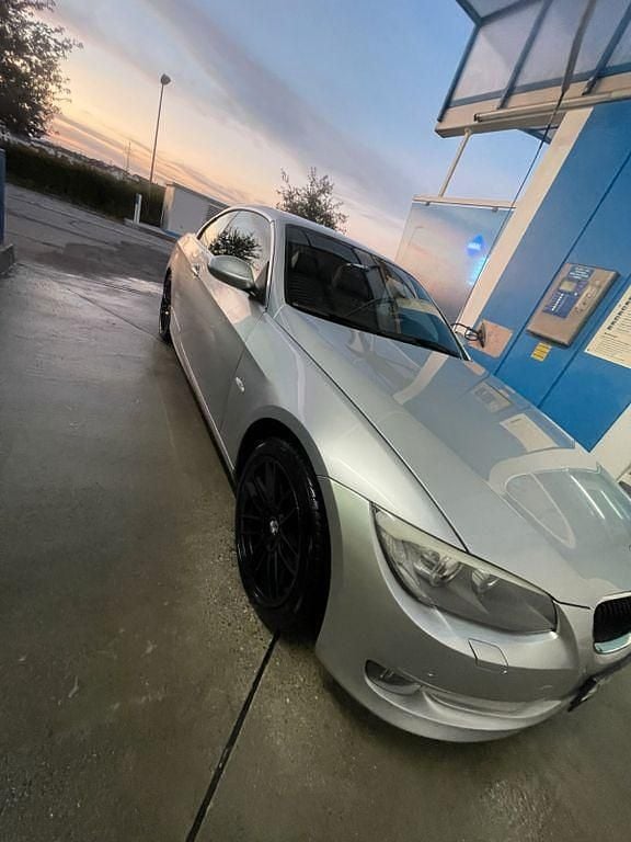 Gebraucht BMW 320 Cabriolet 170 PS (125 kW) 2010 Silber Cabrio