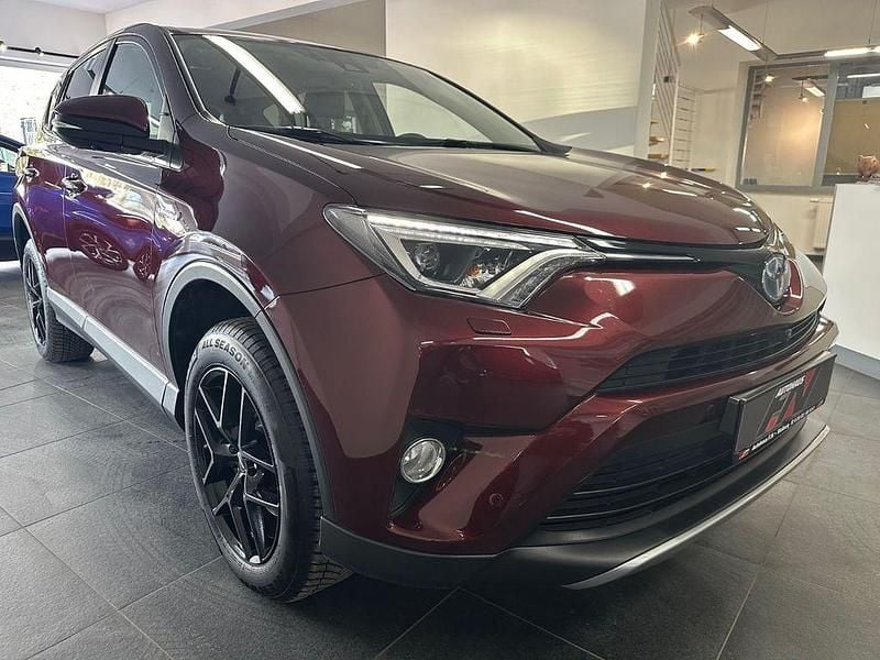 Rot Gebraucht 2017 Toyota RAV4 Hybrid Executive SUV | 21.900 € (Fairer Preis) - Bild 1/4