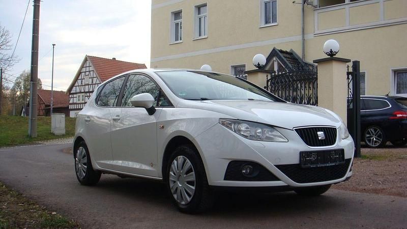 Weiß Gebraucht 2012 Seat Ibiza Copa Limousine | 4.390 € (Guter Preis) - Bild 1/4