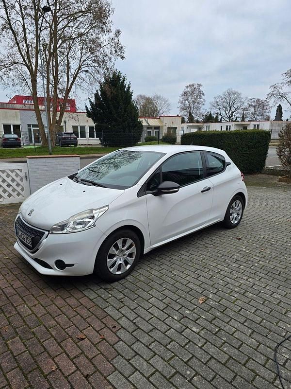 Weiß Gebraucht 2013 Peugeot 208 Active Kleinwagen | 3.800 € (Fairer Preis) - Bild 1/4