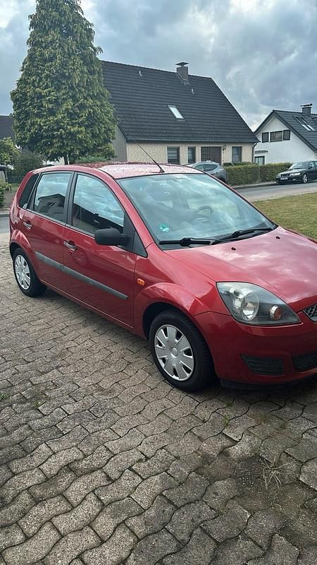 Gebraucht Ford Fiesta 80 PS (58 kW) 2007 Rot Kleinwagen
