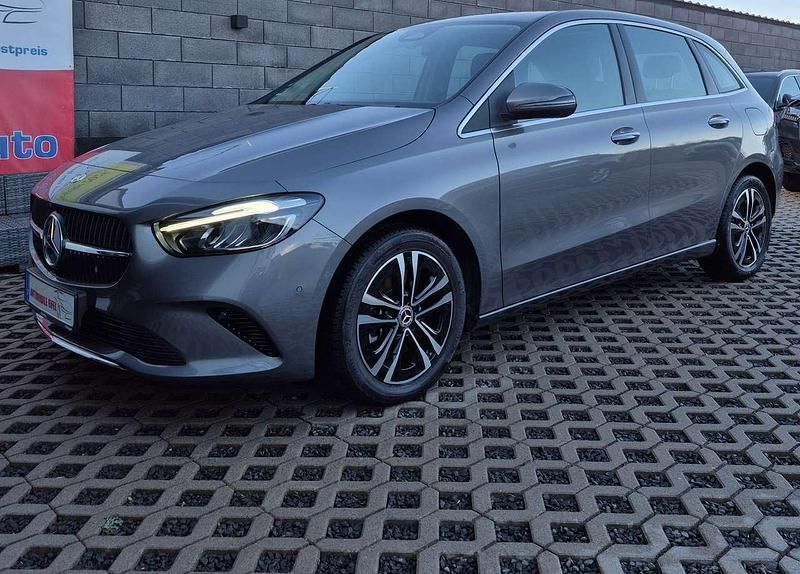 Mountaingrau met. Gebraucht 2024 Mercedes B250e Van / Kleinbus | 30.500 € (Guter Preis) - Bild 1/2