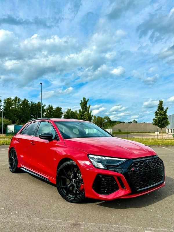 Rot Gebraucht 2022 Audi RS3 Ambiente Kleinwagen | 51.500 € (Superpreis) - Bild 1/4