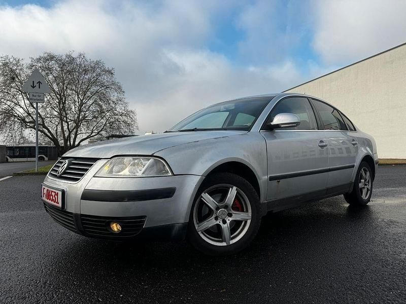 Silber Gebraucht 2004 VW Passat Family Limousine | 1.200 € (Guter Preis) - Bild 1/4