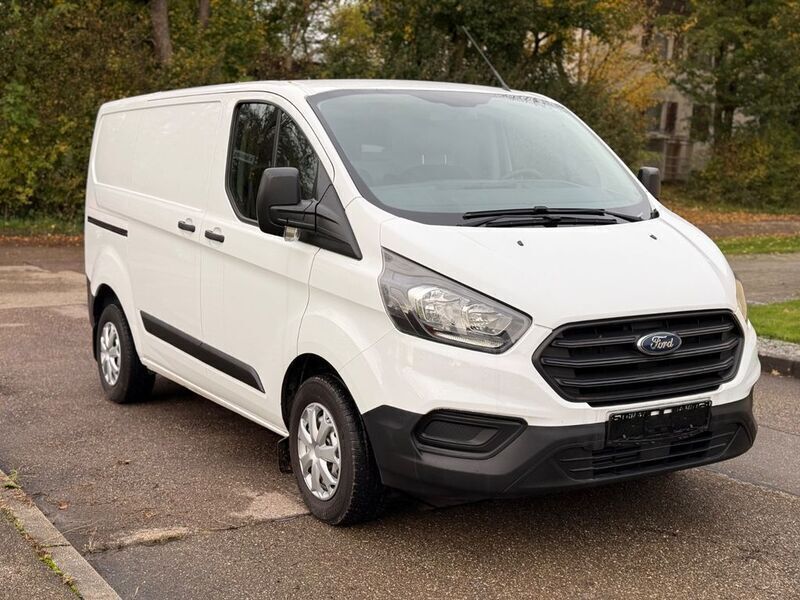Weiß Gebraucht 2019 Ford Transit Van / Kleinbus | 17.700 € (Guter Preis) - Bild 1/4