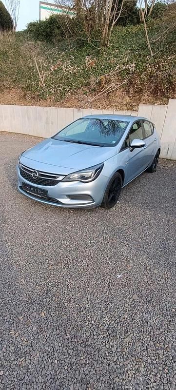Gebraucht Opel Astra 101 PS (74 kW) 2016 Blau Limousine