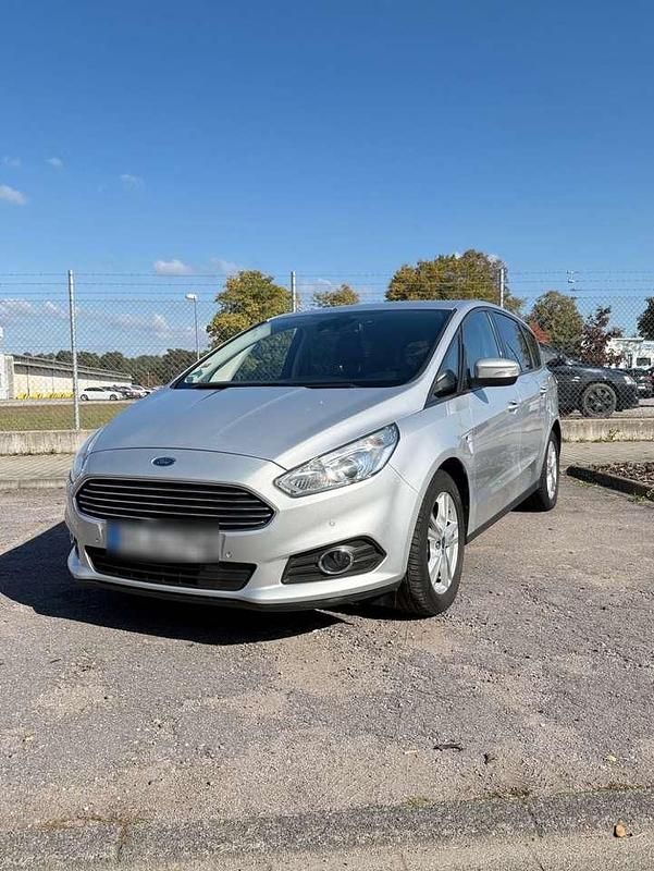 Grau Gebraucht 2017 Ford S-MAX Business Edition Van / Kleinbus | 9.000 € (Superpreis) - Bild 1/4