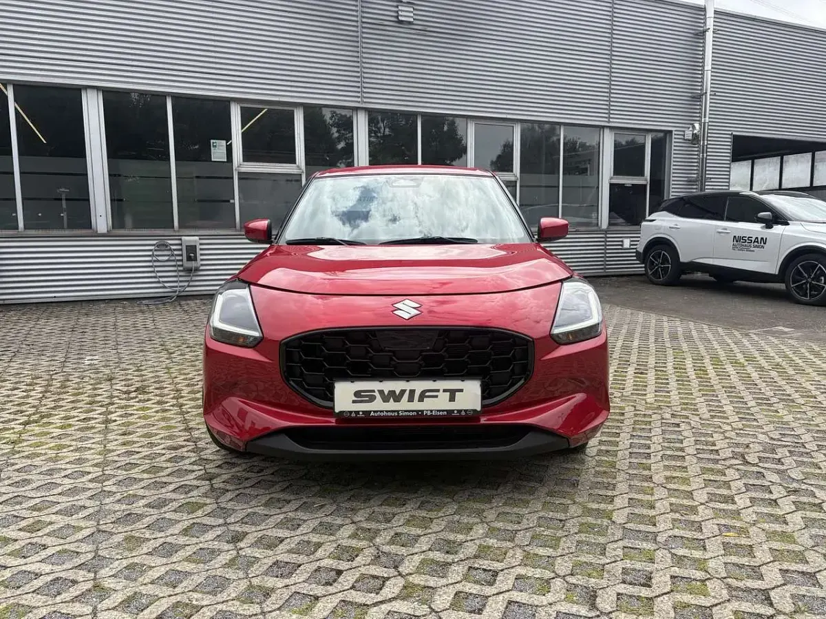 Gebraucht Suzuki Swift Comfort 83 PS (61 kW) 2025 Rot Kleinwagen