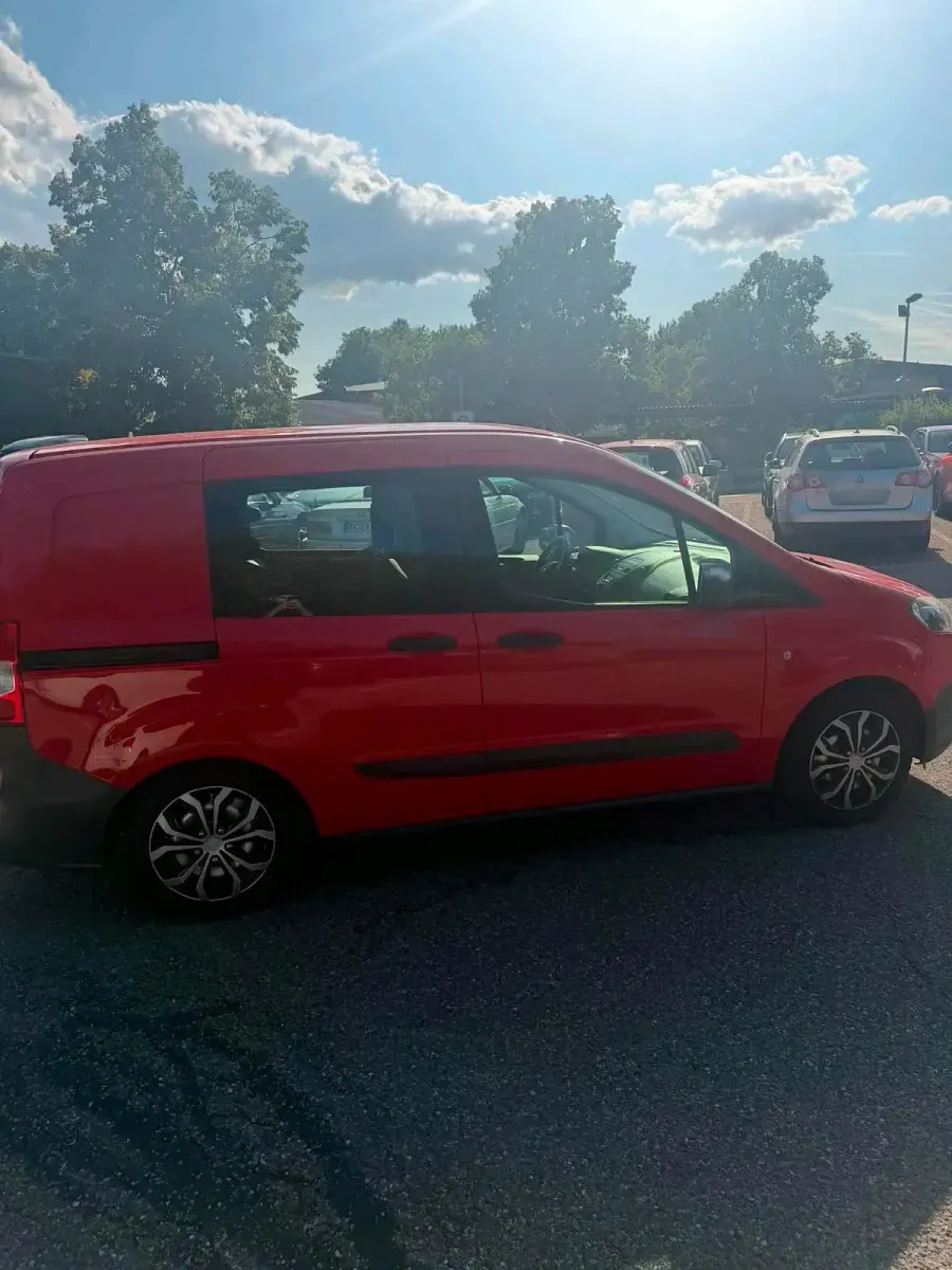 Gebraucht Ford Courier 101 PS (74 kW) 2015 Rot Van / Kleinbus